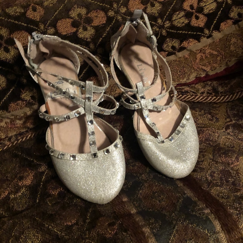 12 Girls Glittery Gold Dress Shoes